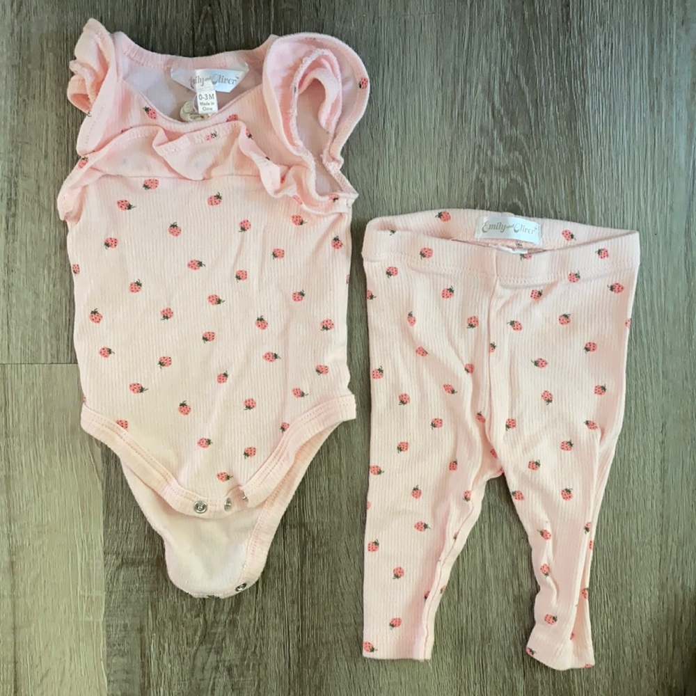 Emily and Oliver 0-3 month 2 piece set.